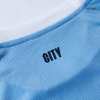 Kit de fútbol para niños: camiseta local del Manchester City (camiseta, pantalones cortos y calcetines) 2025/26, azul