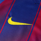 Maillot de football domicile Barcelone pour enfant (maillot, short, chaussettes) 2025/26 rouge et bleu