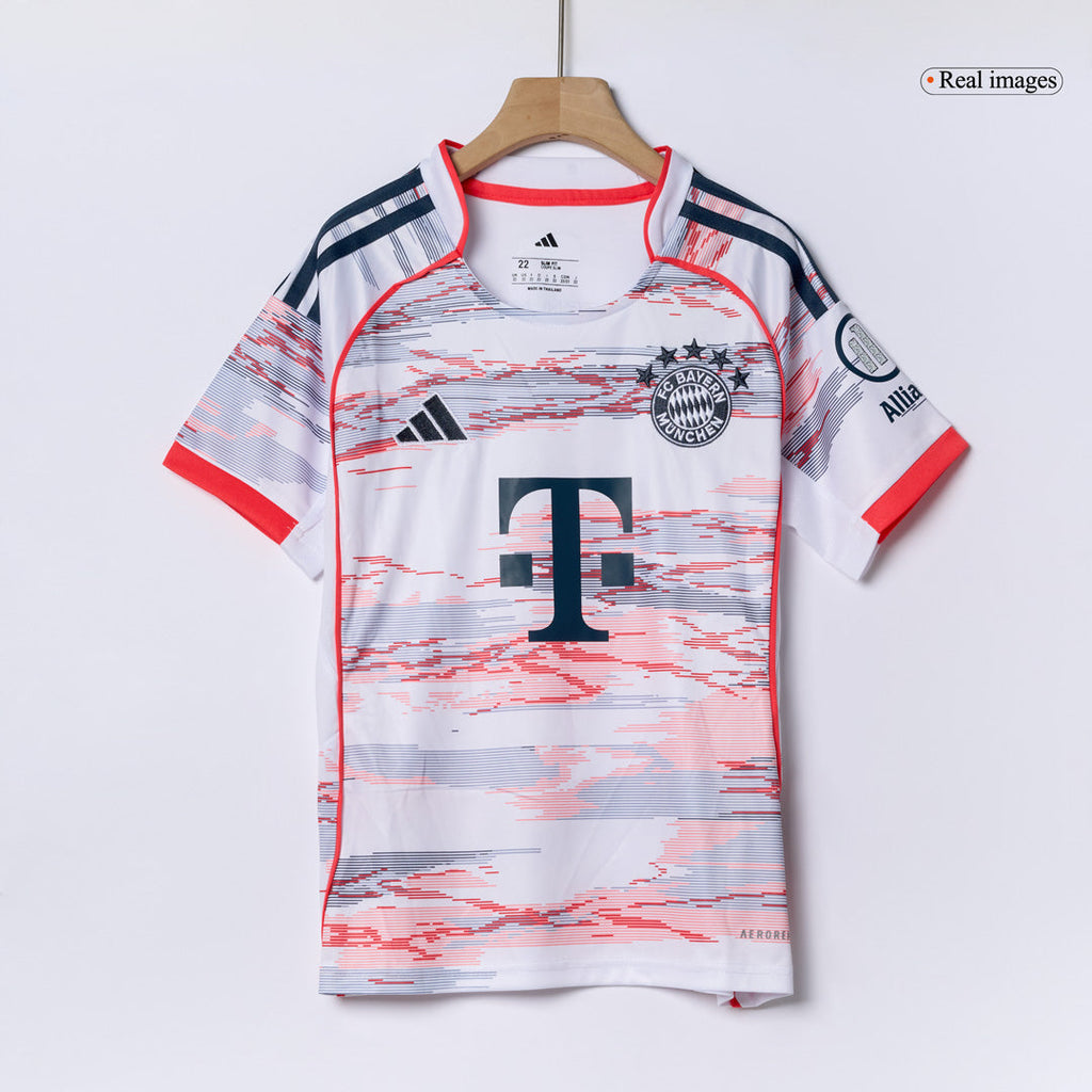 Maillot de football extérieur Bayern Munich 2025/26 pour enfant (maillot, short, chaussettes) Blanc