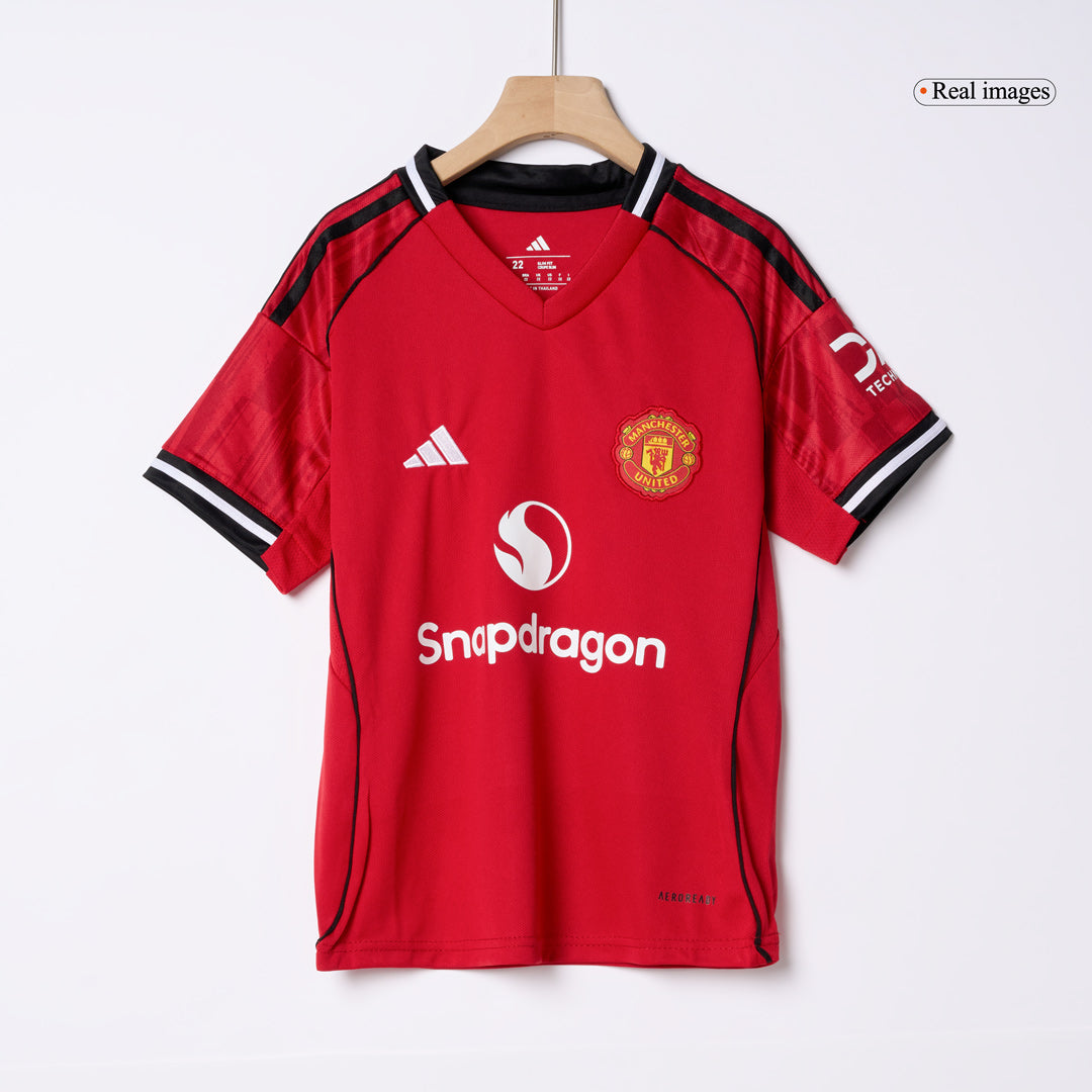 Kit de fútbol para niños: camiseta local del Manchester United (camiseta, pantalones cortos y calcetines) 2025/26