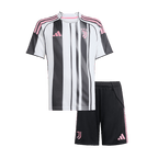 Kit de fútbol para niños Juventus Home Soccer Jersey Kit (Camiseta + Pantalones cortos) 2025/26 Negro y blanco
