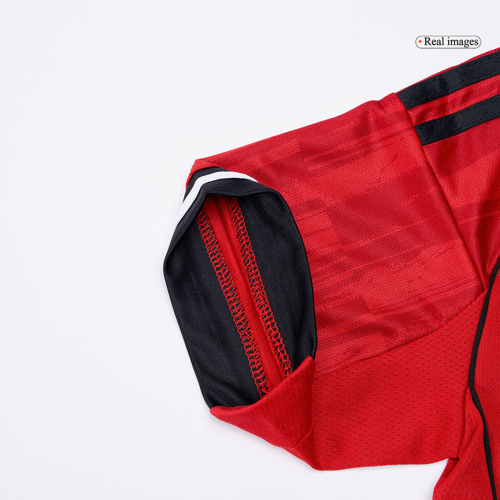 Kit de fútbol para niños: camiseta local del Manchester United (camiseta, pantalones cortos y calcetines) 2025/26