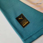 Camiseta de fútbol infantil del Manchester City (camiseta y pantalón corto) 2024/25 (4.ª equipación de visitante) "Definitely City"