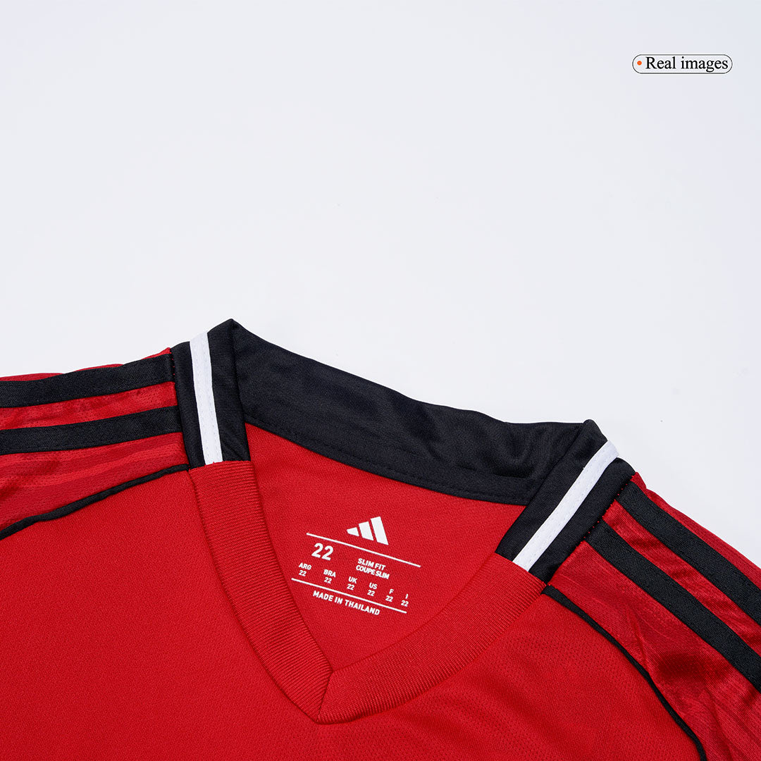 Kit de fútbol para niños: camiseta local del Manchester United (camiseta, pantalones cortos y calcetines) 2025/26