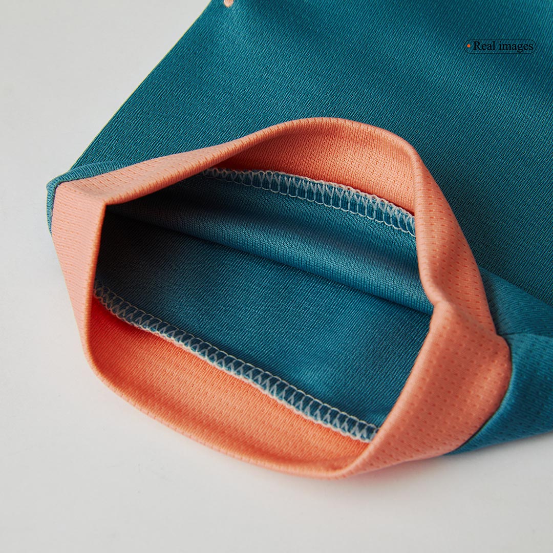 Camiseta de fútbol infantil del Manchester City (camiseta y pantalón corto) 2024/25 (4.ª equipación de visitante) "Definitely City"