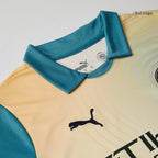 Camiseta de fútbol infantil del Manchester City (camiseta y pantalón corto) 2024/25 (4.ª equipación de visitante) "Definitely City"