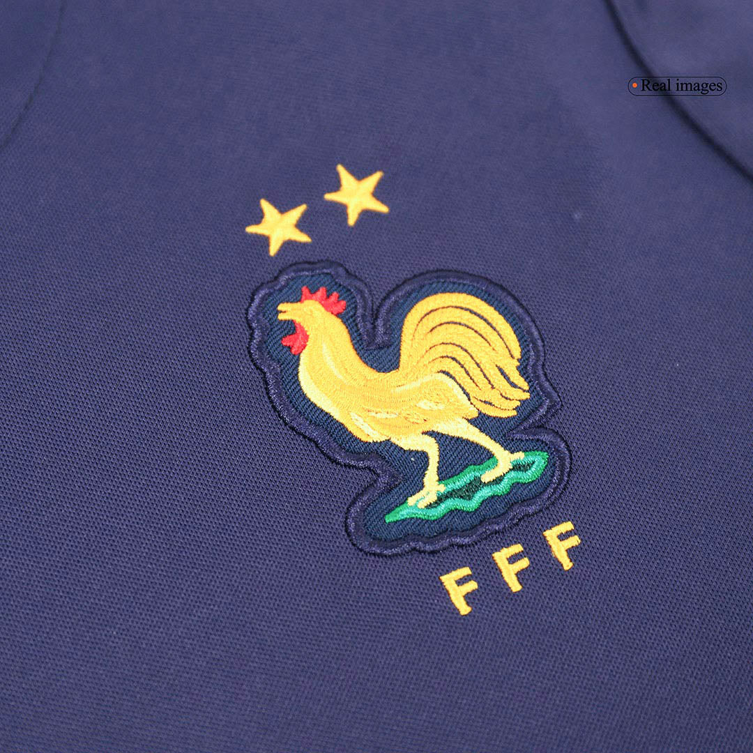 Maillots de football d'avant-match de la France pour l'Euro 2024